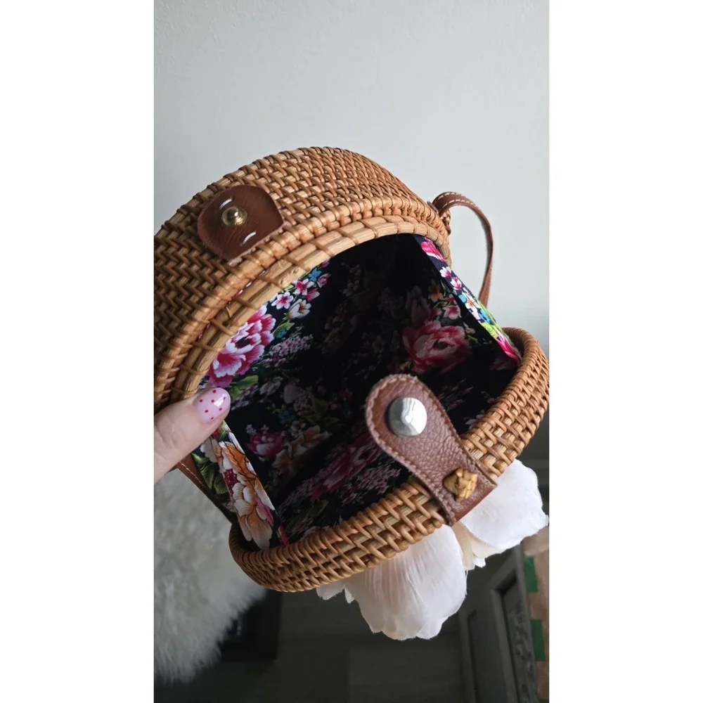 Handwoven round rattan Bali crossbody bag with straps & decorated with‎ flowers